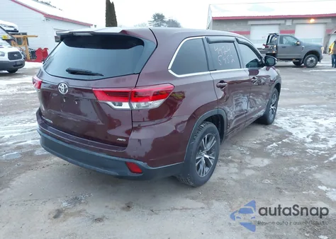 2017 Toyota Highlander Le z USA, uszkodzony, nr VIN 5TDBZRFH8HS406052